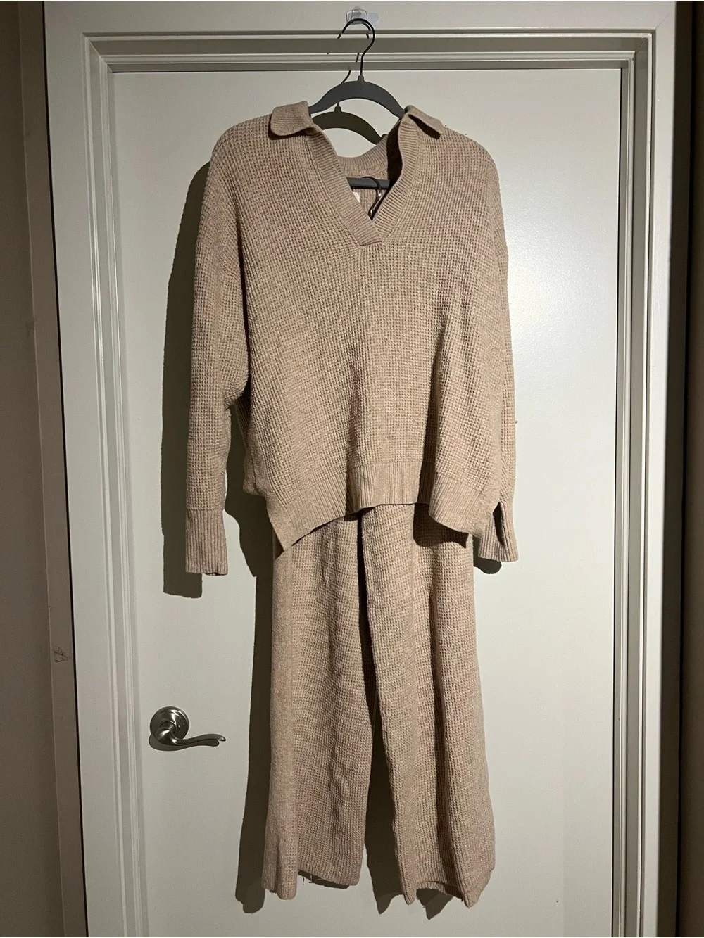 aerie Tan V-Neck Knit Pullover with matching pants